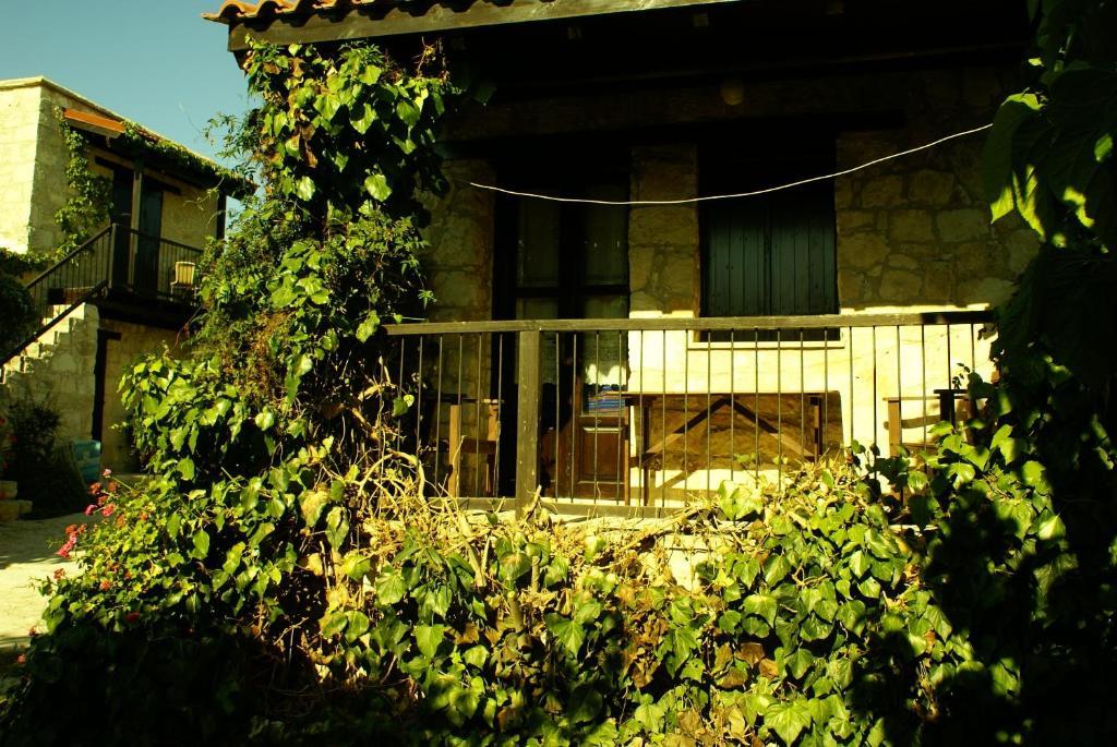 Loxandra Inn Káthikas Exterior foto