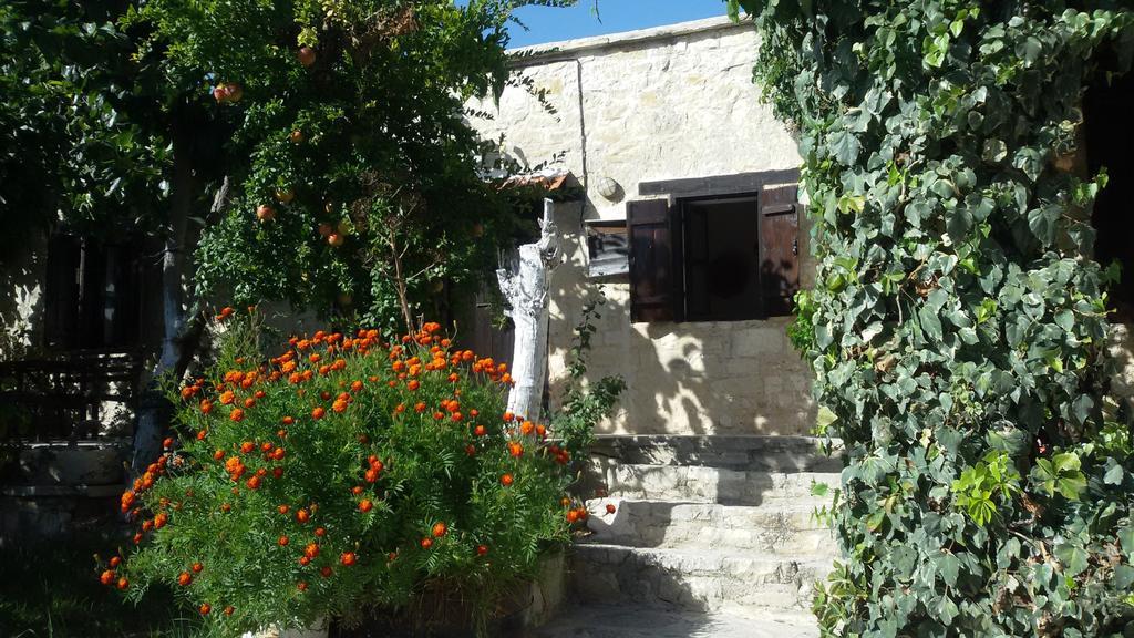 Loxandra Inn Káthikas Exterior foto