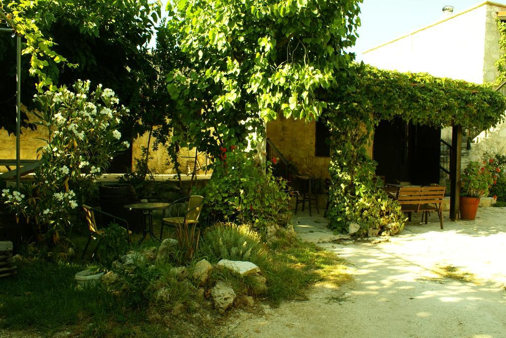 Loxandra Inn Káthikas Exterior foto